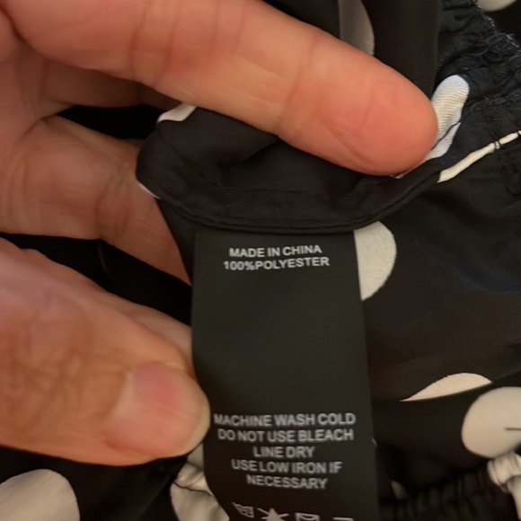 SOLD!🔥Vince Camuto Blouse; Size:XS; Color: Black and White Polka Dot. - Picture 7 of 7